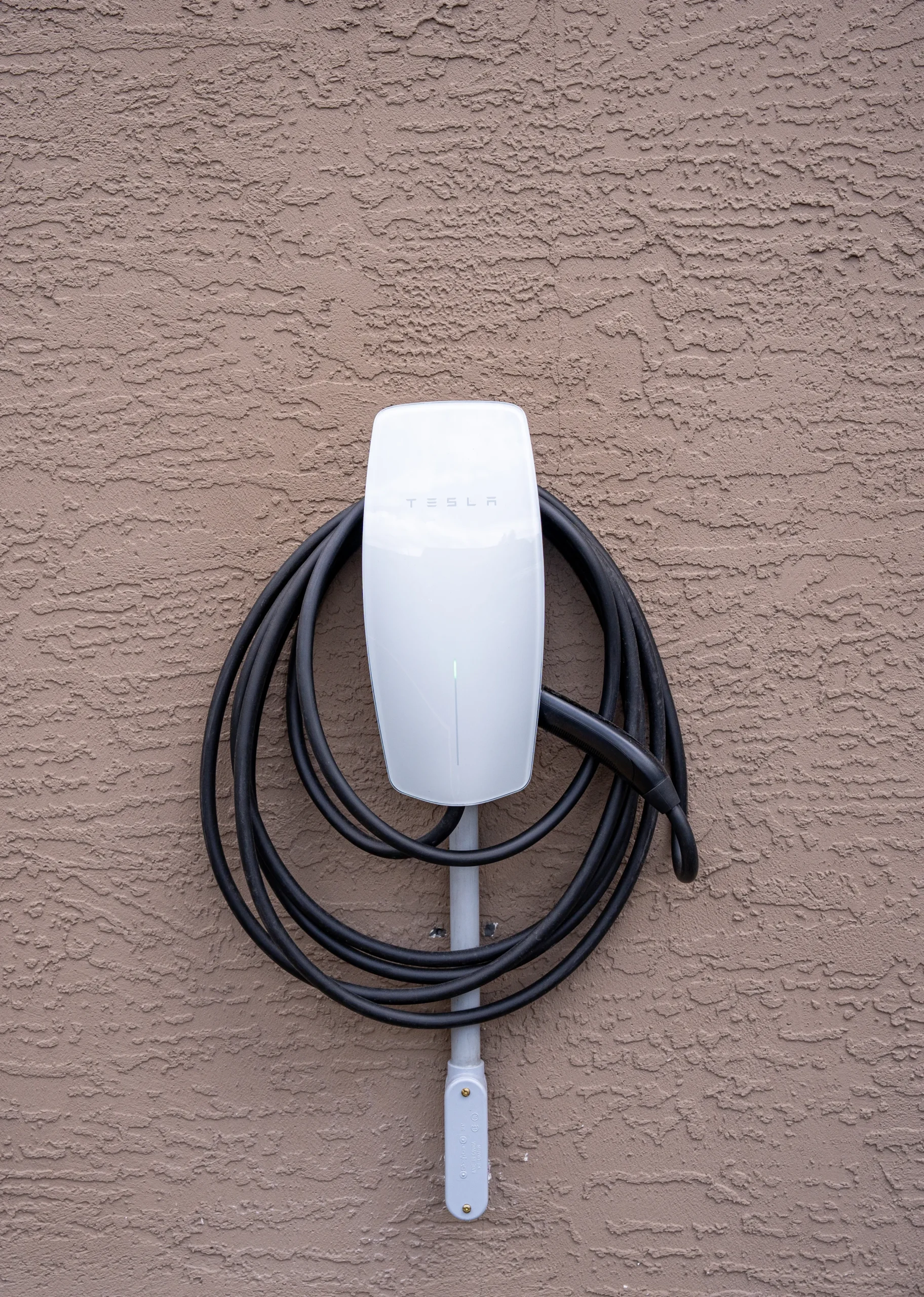 swiss chalet motel exterior ev charging 04 scaled