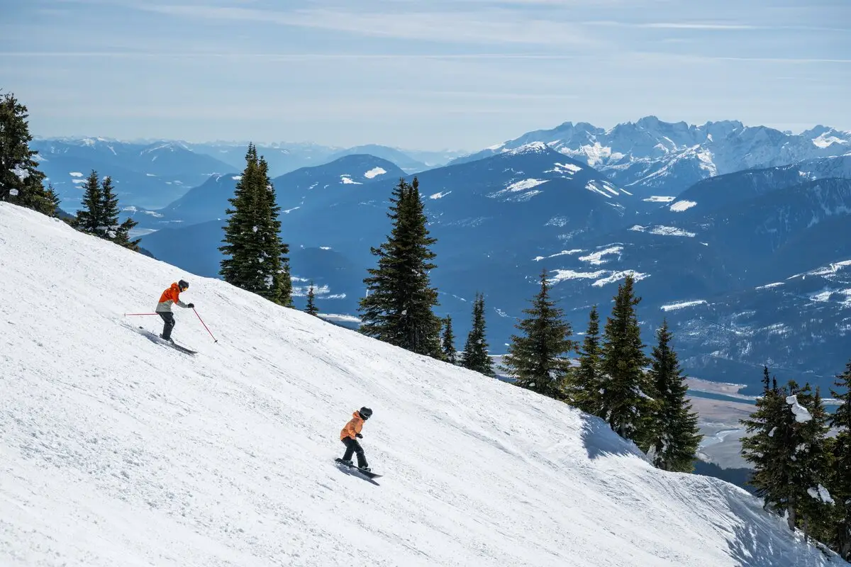 web blog RMR Spring skiing and snowboarding Credit Laura Szanto @lauraszanto March 16 2024 68 3